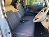運転席もゆったり座ることができますよ☆