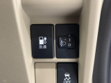普通充電は6kWの高い出力で行うため、満充電まで約4.5時間という早さです。また、普通充電はフタを直接押し、急速充電は車内のボタンを操作して開け、あとは充電コネクターを差すだけで充電開始します。
