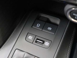 ホールド機能付サイドブレーキと走行モード切替スイッチ
