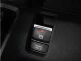 オートブレーキホールド機能付き電子パーキングブレーキ!ブレーキペダルを足から離しても停車状態を保ちます。アクセルを踏めば自動でブレーキが解除され、発進可能!