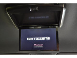 カロッツェリア10.2V型後席モニター付き「TVM-FW1020」 後部座席でもテレビ視聴が可能で、お子様とのドライブや長距離移動も快適、ご家族でのお出かけに嬉しい装備です。