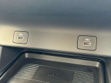 USB(Cタイプ)の充電ポートが前後ろ2つずつ。