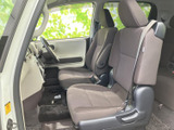 運転席周りは、必要な機能が手の届く範囲に配置されており、操作も簡単です。スムーズな運転をサポートします。
