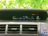 スタイリッシュなデザインで、視認性の高いメーター。車の状態をひと目で確認でき、安心感のあるドライブをサポートします。