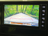 【バックカメラ】駐車時に後方がリアルタイム映像で確認できます。大型商業施設や立体駐車場での駐車時や、夜間のバック時に大活躍!運転スキルに関わらず、今や必須となった装備のひとつです!