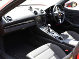 Sport-Tex は優れた通気性とサポート性能を持ち、スタイリッシュかつスポーティーなデザインで仕上げられてます。