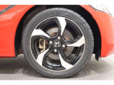 純正のアルミホイールが足元を飾ります!タイヤサイズはフロント165/55R15、リア195/45R16です。