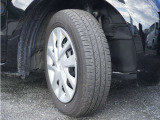 【タイヤパンク修理キット】こちらの車両には省スペース・省資源・軽量化のためスペアタイヤを搭載しておりません。代わるものとして「タイヤパンク修理キット」を搭載しています。