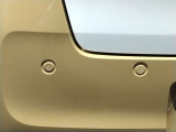 後方にはコーナーセンサーが付いております。音で危険を知らせてくれるのとブレーキとアクセルの踏み間違えも防止してくれます。