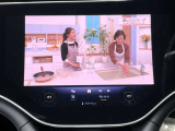 純正テレビチューナーが装着されておりますのでフルセグ受信が可能でございます。※走行中は音声のみでお楽しみくださいませ。