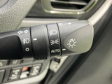操作しやすいレバー設計で、安全な車線変更をサポート。視認性の高いインジケーターも搭載しています。