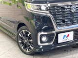 【LEDヘッドライト】悪天候や夜間走行時も良好な視界を確保し安心して運転できる高輝度LEDヘッドライトを装備!点灯速度が早く、消費電力も抑えられています。