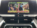 停車時にTV視聴が可能なエンターテイメント機能。移動中には楽しめませんが、休憩時間に迫力満点の映像を楽しめます。