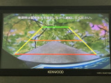 停車時に、路上の情報を確認できます。安全確認に役立ちます。