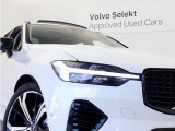 ひときわ印象的なT字型のLEDヘッドライトは、新世代のボルボを象徴するユニークなアイコンとなっています。LEDデイタイム・ランニング・ライトやポジションライト、ウインカーの役割も果たします。