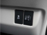 ◆VSA◆横滑り防止装置が装備されています。コーナーリング時の横すべりを抑える機能と、車両の急激な挙動変化を抑える機能で、安定した走行を実現しています。運転に安心とゆとりが出来ます。