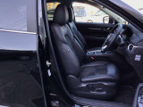 マツダは運転手中心の車つくりを行っております。上部に視認ゾーン、手が届く位置に操作ゾーンを配置し、運転に集中できるコックピットを演出しております☆