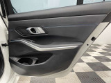 遠方のお客様大歓迎です。お気軽にお問い合わせ下さいませ。全国各BMW正規販売店で保証サービスを受けられるようご納車させて頂きますますのでご安心下さいませ!