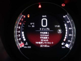 燃費情報や安全装備の作動状態などを直感的に確認できる液晶メーター。運転中も必要な情報をスムーズに把握できます。