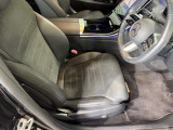 メルセデスのシートは、少し硬めに出来ておりますので、長時間の運転でも疲れにくく、安全にドライビングをお楽しみ頂けます
