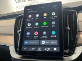 アプリのインストールで機能を増やしたり、アイコンの位置を自在に移動したりと、まさにスマートフォン同様の操作が可能です。 AppleCarPlayやAndroidAutoに対応しております。