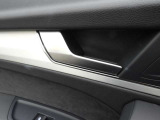 手に馴染みやすいドアハンドルを採用し、日常の乗り降りを快適にサポートします。