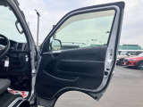 運転席ドア内張の状態です。