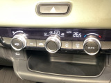 操作性の良いエアコンパネル。