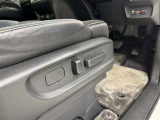 パワーシート搭載。微妙な調整が手軽にでき、ピッタリのポジションで運転することが可能です。