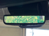 【デジタルインナーミラー】後席の大きな荷物や同乗者で後方が確認しづらい時でも安心!カメラが撮影した車両後方の映像をルームミラー内に表示。クリアな視界で状況の確認が可能です!