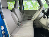 シンプルで使いやすい内装。運転席からの操作性も良好で、快適なドライブをサポートします。