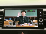 停車時にTVを楽しめる機能も搭載。お子様連れのご旅行など、移動時間を有効活用できます。