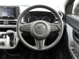 運転席まわり。スイッチやレバー等が使いやすく配置されています。