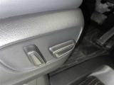 パワーシート搭載。微妙な調整が手軽にでき、ピッタリのポジションで運転することが可能です。