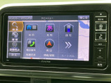 高機能なナビゲーションシステムとオーディオを搭載。目的地設定や音楽再生がスムーズに行え、快適なドライブをサポートします。