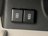 運転席と助手席の間にUSB電源があります。スマホなど外部機器の電源や充電に便利です。