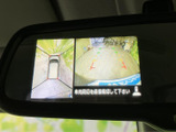駐車時の不安を解消するバックモニター。安全確認をサポートし、スムーズな後退をアシストします。周囲の状況を把握し、安心して運転操作を。