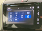 多彩なオーディオソースに対応し、お好みの音楽を存分に楽しめます。ラジオ、CD、USBなど、様々なメディアに対応しています。