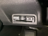 ハンドルの左下にETCがついています。高速道路の料金所の通過も楽々です!。 カードの取り出しもしやすい場所についています。
