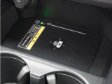 ◆ワイヤレス充電器◆ワイヤレス充電対応のスマートフォンを置くだけで充電が可能でとても便利な機能です。