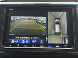 駐車や後退時の安全をサポートするバックモニター。周囲の状況を把握しやすく、安心して運転できます。