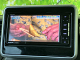 停車時にTV視聴が可能。お子様連れのご家族にもおすすめです。移動時間のエンターテイメントに便利です。