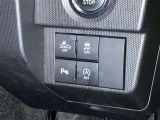 【アイドリングストップ機能】信号待ちなどで車を一時停止させた際、自動的にエンジンがストップする機能。燃費に優れ、環境にも良いです!