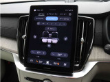 先進のエアピュリファイヤー。空調システムが外気を常にモニタリング・ろ過。有害なオゾンや排気ガスなどを検知すると、自動で内気循環モードに切り替えます。1列目・2列目左右の設定温度を独立して調整可能。
