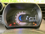 運転に必要な情報を一目で確認できるメーター。視認性の高い表示で、安全運転をサポートします。機能も充実しています。