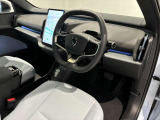 整形外科医の監修を受けて作られるボルボのシート。縦方向に長くとられた座面が膝裏をしっかりとサポートし、長距離ドライブでも疲労による姿勢のくずれ、体勢移動をおこさせることはありません。