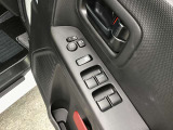 パワーウインド・電動格納付きドアミラースイッチは、ドアに集中☆