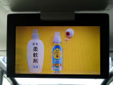 純正11型フリップダウンモニター!後席の方も退屈せずドライブを楽しめます♪
