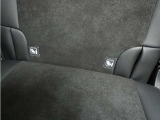 ◆ISOFIX◆シートベルトいらずでチャイルドシートと固定金具を連結するだけでガッチリ固定できます。