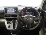 運転席まわり。スイッチやレバー等が使いやすく配置されています。
